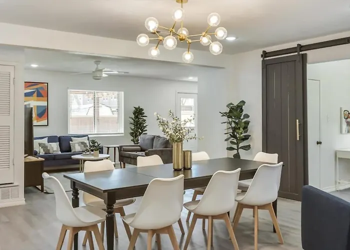 Luxury 4bed 2bath Hidden Gem W Backyard Oasis *