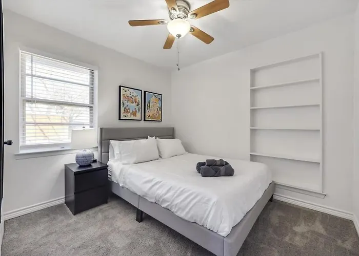 Luxury 4bed 2bath Hidden Gem W Backyard Oasis Holiday home Fort Worth