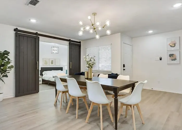 Luxury 4bed 2bath Hidden Gem W Backyard Oasis *