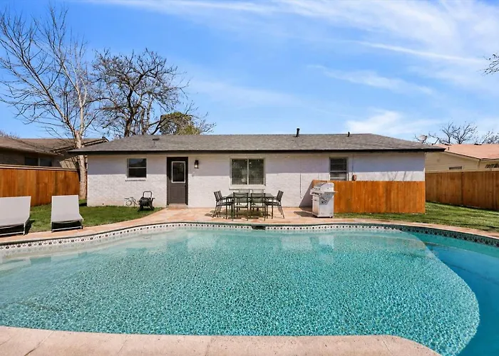 Luxury 4bed 2bath Hidden Gem W Backyard Oasis